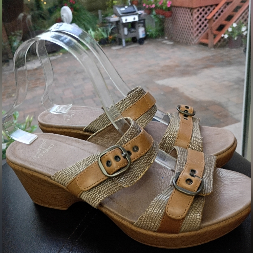Dansko Women's Jessie Lizard Sand Slip-On Wedge Sandals US Size 9.5 .Like New